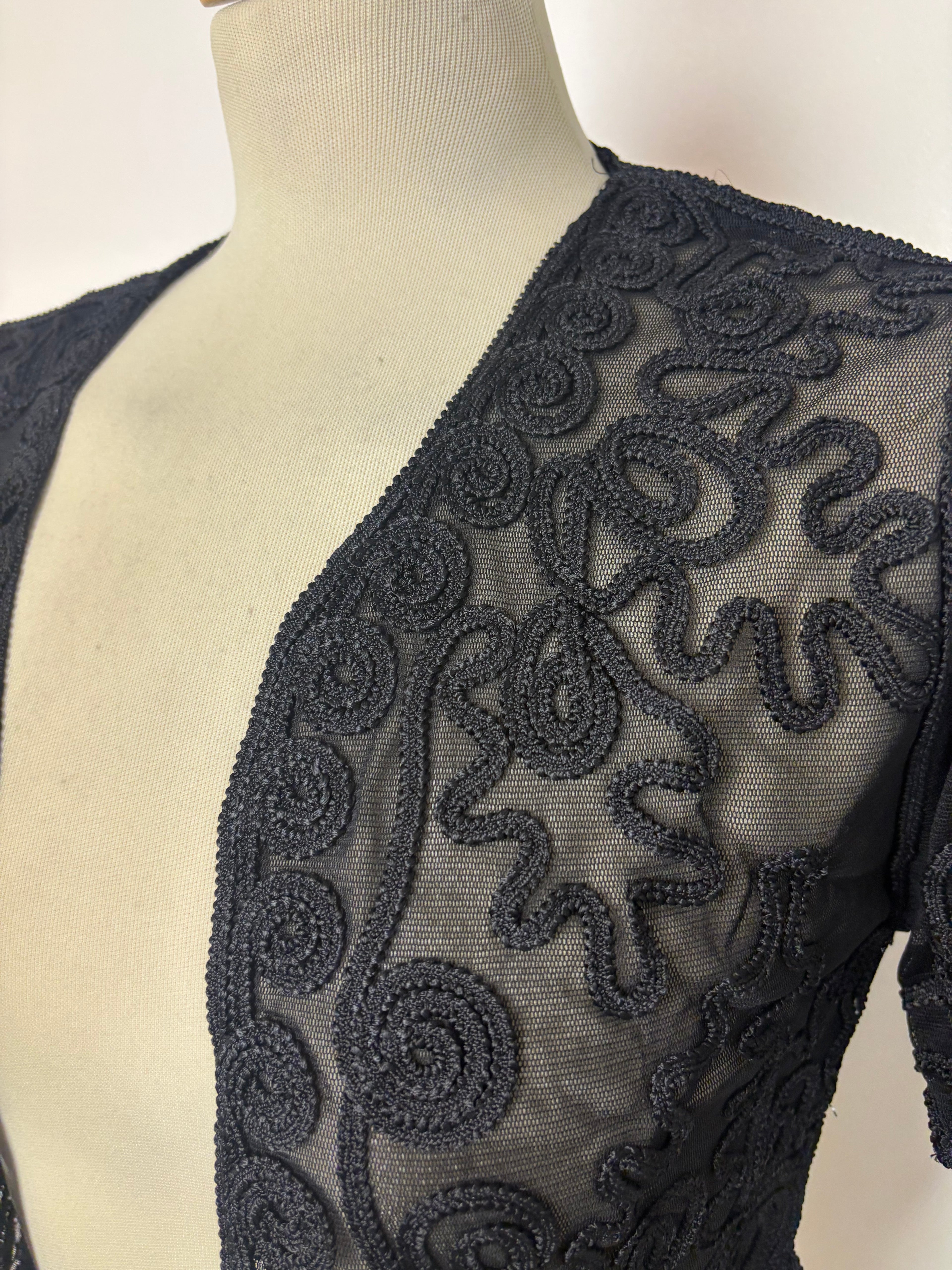 Black mesh cornelli pattern short-sleeve bolero