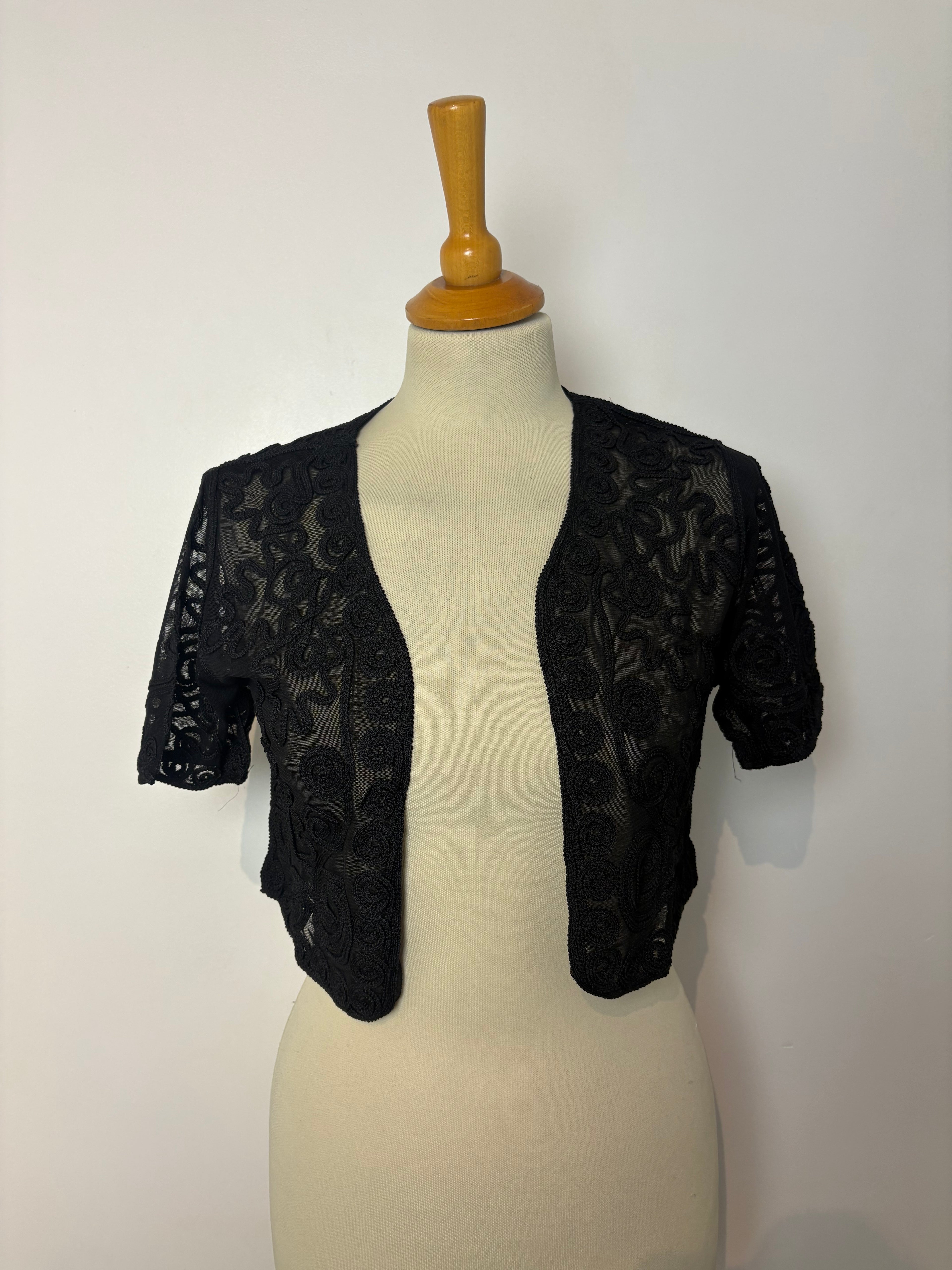 Black mesh cornelli pattern short-sleeve bolero