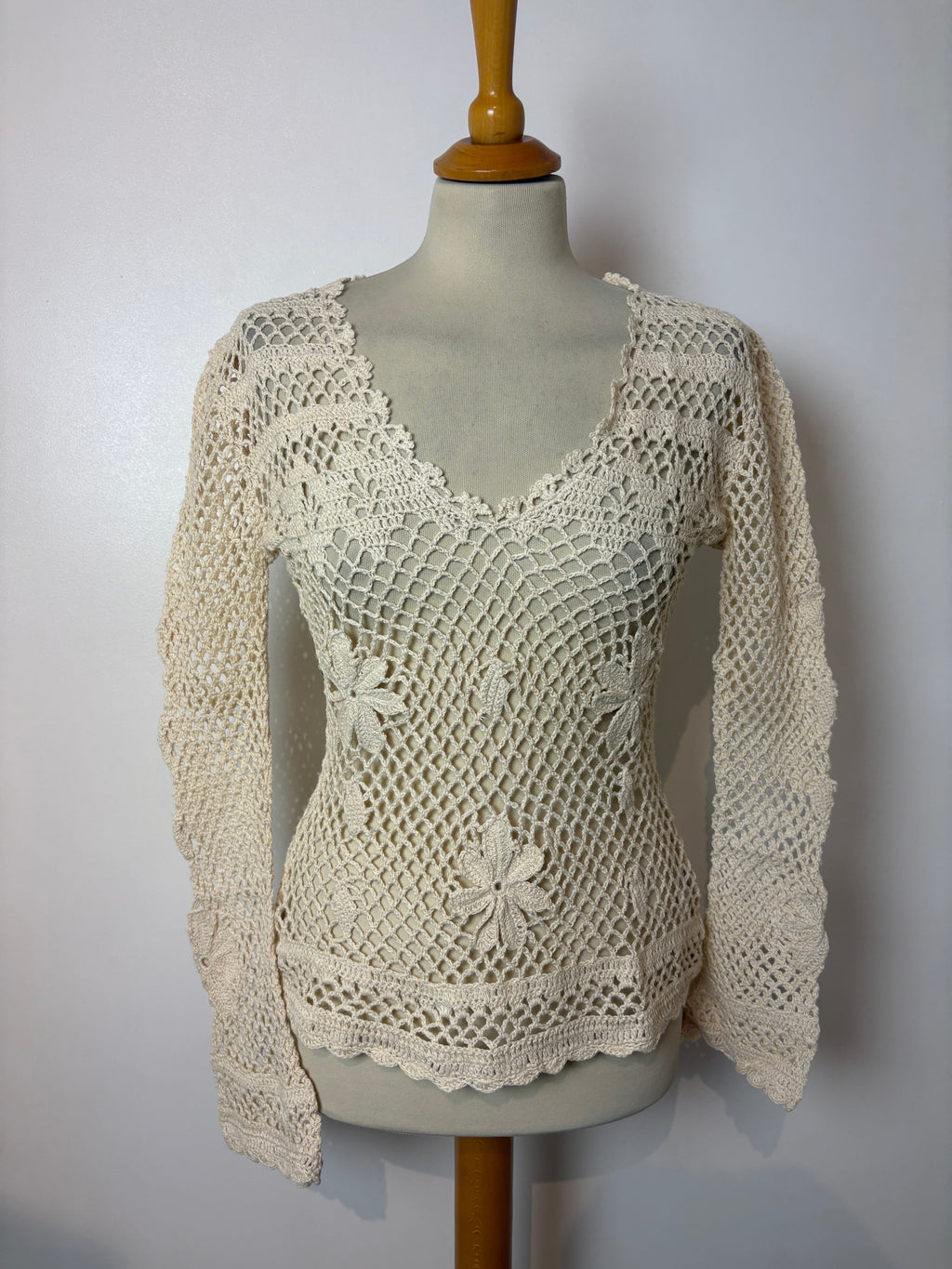 Handmade cream crochet flower patterned long-sleeve top